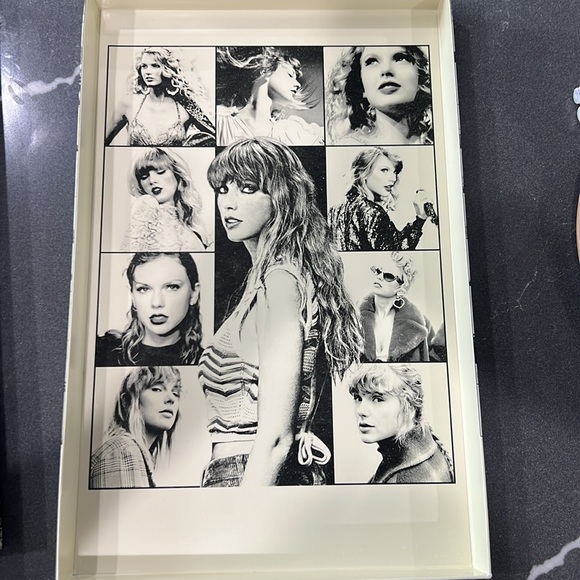 TAYLOR SWIFT THE ERAS TOUR GIFT BOX - Picture 4 of 6